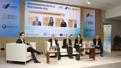 Mesa de ponentes del evento la Descarbonizaci�n en la Bioeconom�a Azul, celebrado en Vigo