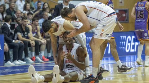 El Obradoiro venci� con apuros al Palmer Basket en Sar.