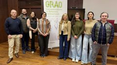 Laura Carballo, cuarta por la izquierda, con el resto de su equipo decanal