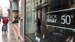 Los anuncios de descuentos llevan d�as en los escaparates de muchos comercios gallegos