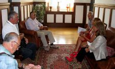 <span lang= es-es >El asunto pasar� al �rea de Ferrol</span>. El fiscal jefe, al fondo a la izquierda, expuso a la comisi�n      que la denuncia tendr�a que ser resuelta por la Fiscal�a del �rea de Ferrol, aunque se formul� en A Coru�a.