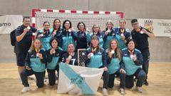 Jugadoras y cuerpo t�cnico con su trabajada medalla de plata en Zaragoza. 