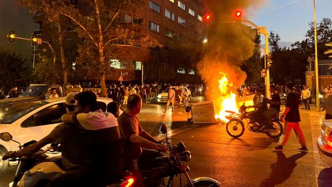 Foto de archivo de las protestas en Tehern por la muerte de la joven Mahsa Amini.