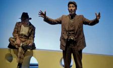 Valacar, el grupo de teatro de la ONCE, puso en escena la obra �Esperando a Godot�.