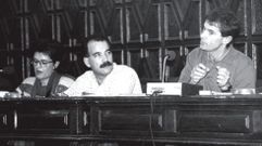 Basilisa �lvarez, en un pleno municipal en el a�o 1993 en su etapa de concejala del Ayuntamiento de Monforte. En la foto salen tambi�n Ram�n Gonz�lez (en el centro), su compa�ero de grupo en el PSOE, y Manuel Mart�nez, concejal por el PSG-Esquerda Galega