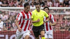 �rbitro en un partido del Sporting