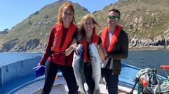 Imagen de archivo de turistas disfrutando de la experiencia de ser pescadores por un d�a en Galicia
