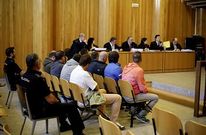 Los nueve acusados en la Audiencia el lunes durante la primera jornada del juicio. 