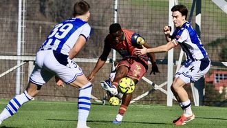 Bil Nsongo, en el momento de chutar a puerta para hacer el 2-2
