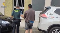 Detenidos por retener a un hombre, golpearlo y amenazarlo con una pistola en Ordes