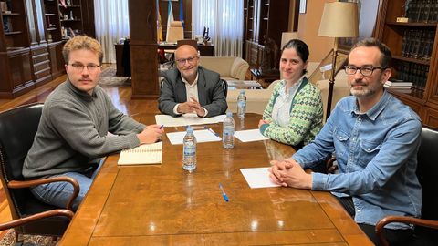 Reuni�n del subdelegado del Gobierno, Abel Losada, con la nueva asociaci�n de vecinos del barrio de Mollavao
