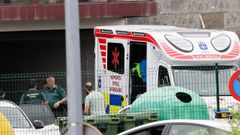 Varios agentes de la guardia cilvil y una ambulancia UVI m�vil, en la puerta de entrada del cuartel de la guardia civil, a 5 de agosto de 2026,