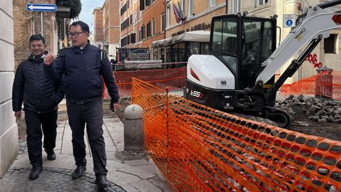 Obras en una de las calles de acceso al Vaticano