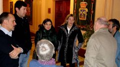 Javier Novo, Mar�a Jos� Rodr�guez y Digna Lagar�n, portavoces de los afectados, con representantes del BNG
