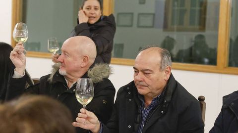 Un momento de la cata de los tres vinos elegidos por Adegas Amedo