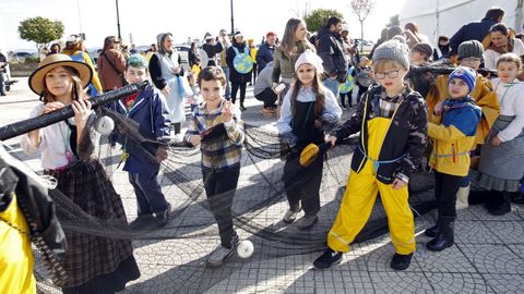 Los escolares de Pobra salieron a la calle a lucir sus disfraces