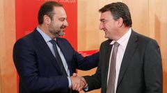 Jos� Luis �balos, secretario de organizaci�n del PSOE, se ha reunido este mi�rcoles con el portavoz del PNV, Aitor Esteban