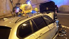 Veh�culos siniestrados en el t�nel de O Sartego