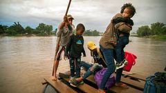 El flujo de migrantes por el r�o Suchiate contin�a pese al refuerzo de las medidas de seguridad de M�xico