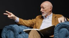 El escritor P�rez-Reverte durante la rueda de prensa en la que anunci� las nuevas fechas de las jornadas. 