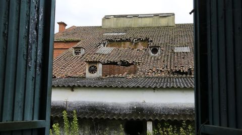 Los agujeros empiezan a proliferar en los tejados de Cermicas El Castelo 