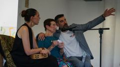Mar�a Pi�eiro, vecina de Rial do Mato (Teo),�durante�su homenaje en Rar�s, junto a Jos� Mar�a Cebeiro, quien tuvo la idea original de hacer un libro-ced� sobre ella y lo escribi�junto a Xos� Francisco Noia y Julia Pozo.