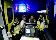 Equipo sanitario durante el concierto de la Par�s de Noia. 