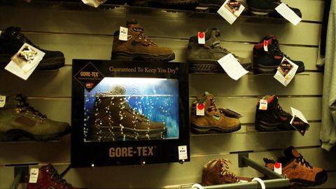 Botas con tejido impermeable y transpirable Gote-Tex.