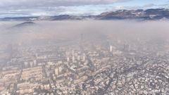 Nube de poluci�n sobre la ciudad de Sarajevo, en Bosnia y Herzegovina.