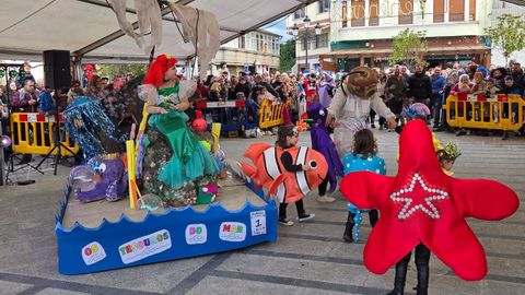 En R�bade tuvo lugar el concurso de disfraces de ni�os y adultos.