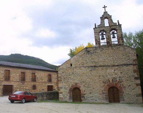 La primera caminata incluye una visita al mosteiro de Xagoaza. 