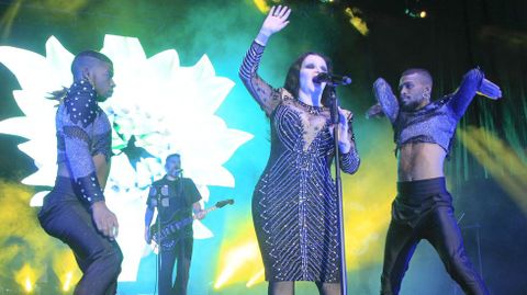 Alaska durante el concierto de Fangoria que abri� en el 2019 las fiestas de Ferrol.