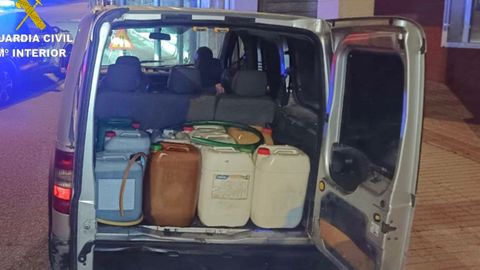 Imagen de las garrafas que se transportaban el el veh�culo.