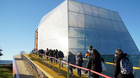 Fans de Robe Iniesta haciendo cola este domingo para participar en el homenaje al m�sico