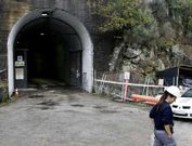 Entrada al t�nel tras el incendio de ayer.