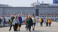 Avalancha de cruceristas en A Coru�a por la tripe escala de este viernes