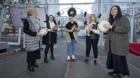 Cantareiras de Arume de Berdillo, este pasado domingo, no Mercado da Ilusión de Carballo