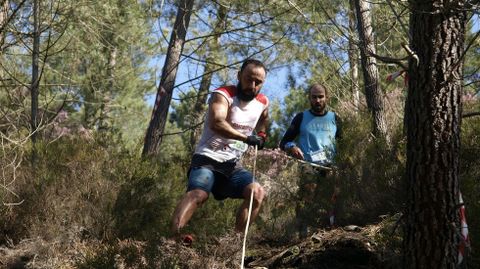 Algunos tramos de la Quiroga Trail Challenge hay que superarlos ayudndose con cuerdas