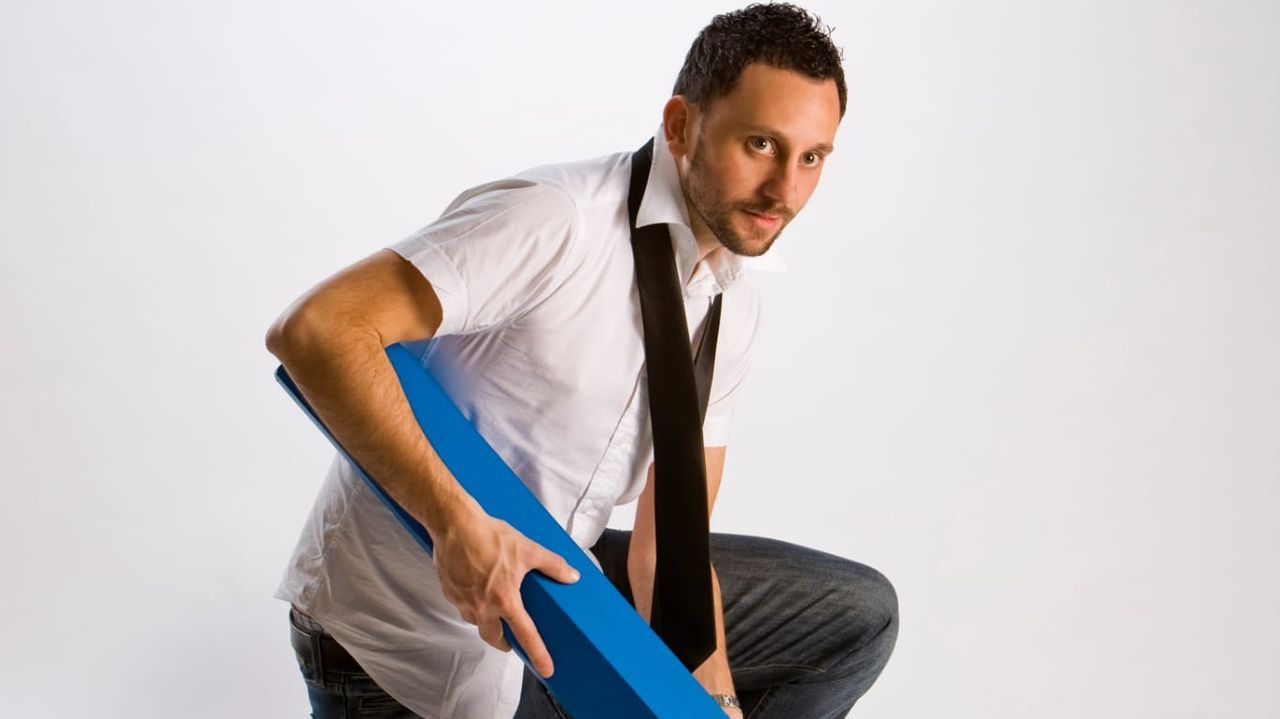 Román García, mago, sobre la gala Terra de Maxia de A Coruña: «Es una forma de mostrar nuestra magia y ayudar a una causa solidaria»