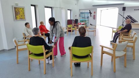 Lome Salinas estudia un doble ciclo de FP de Actividade Física e do Deporte y hace programas específicos para los vecinos de Manzaneda