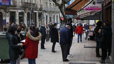 Colas en las confiter�as para celebrar el D�a del Padre con un dulce