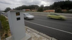 Radar fijo de la DGT a su paso por el municipio de Oleiros