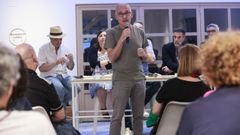 Manuel V�zquez, na presentaci�n que fixo da s�a obra en La Ferreter�a