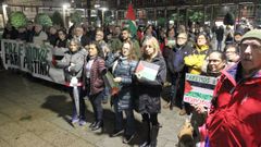 Concentraci�n en apoyo a Palestina en la plaza del Concello de Ribeira.