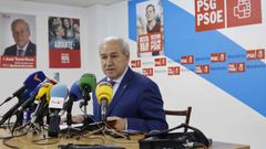 Jos&eacute; Tom&eacute;, en la rueda de prensa en la que anunci&oacute; su dimisi&oacute;n como presidente de la Diputaci&oacute;n