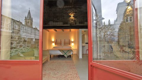 Habitacin construida en la antigua palleira, con vistas a la Iglesia de Santa Maria