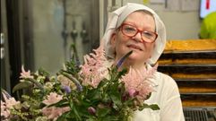 FLORES EN EL OBRADOR. Palmira trabaj� durante casi dos d�cadas en la cocina de La Tienda de Lino en A Coru�a, un negocio cuya empanada es una de las especialidades. Sus jefes calcularon la cantidad de piezas que horne�.