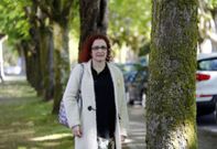 V�zquez Cend�n, en el paseo del campus que est� detr�s de los colegios mayores. 