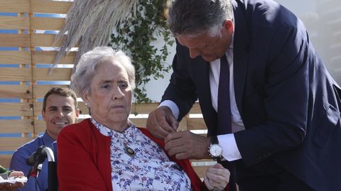 La doctora Adriana Nieva el 4 de septiembre del a�o pasado, con motivo de la imposici�n de la Cebola de Ouro en Sanxenxo en homenaje del Concello y sus vecinos