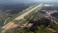 Vista area del aeropuerto de Peinador, en una imagen de archivo